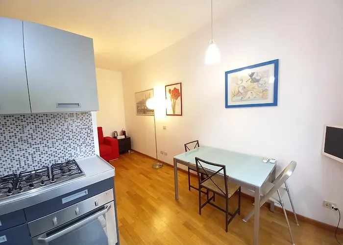 Apartment Center Near Colosseum And Metro A Rom